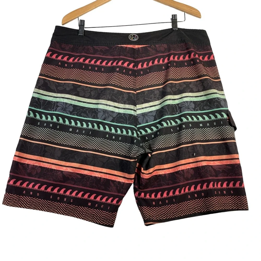 Maui and Sons Board Shorts Mens 38‎ Black Shark Striped 4 Way Stretch Surf Beach